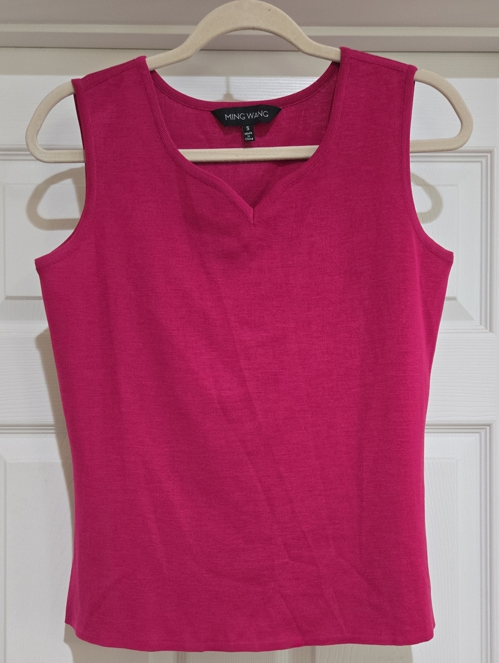 Ming Wang Sleeveless V-Neck Top in Fuchsia Size Small